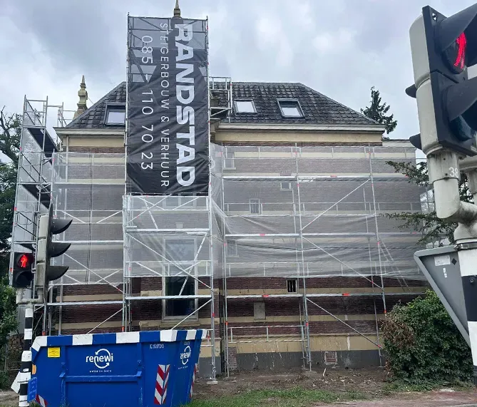 Professioneel een steiger laten opbouwen voor veilige en stabiele toegang op hoogte volgens VCA-normen